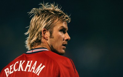 南亚体育热评-C罗任意球再成经典