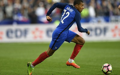 南亚体育热评-中场大师前三