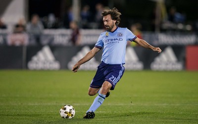 南亚体育独家-佐默神扑让对手跪地抱头